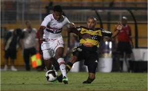 'Quem me vaia amanhã vai me aplaudir', diz Michel Bastos no São Paulo