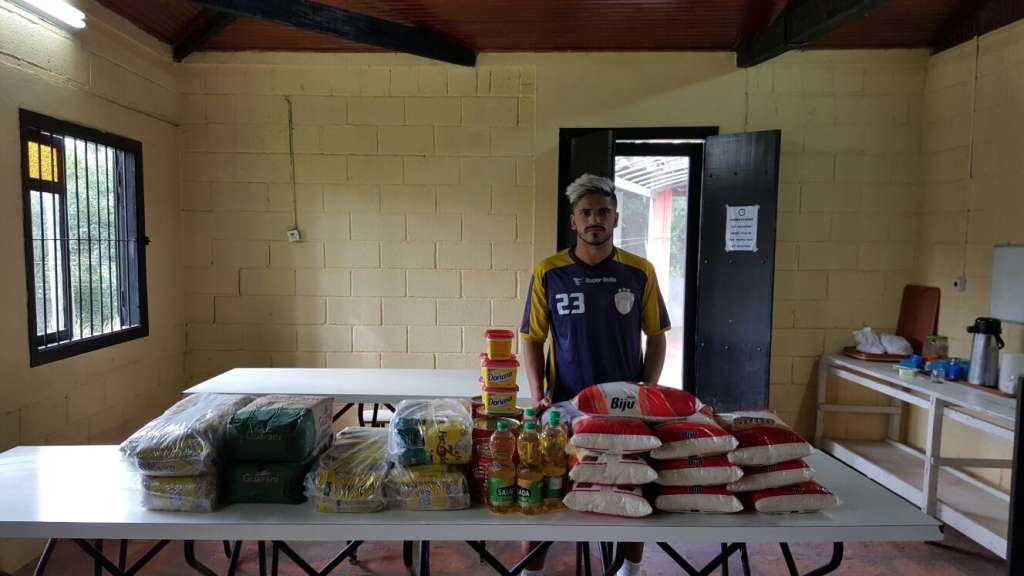 O SAPESP providenciou alimentação aos jogadores do Grêmio Barueri. 