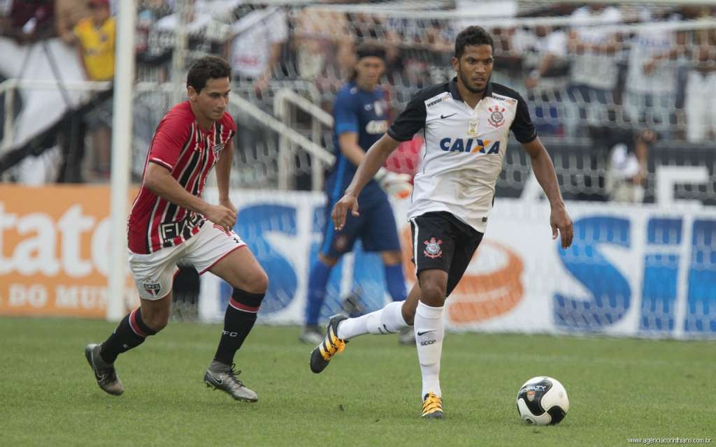 Sem acordo com Corinthians, Caixa está entre São Paulo e Santos