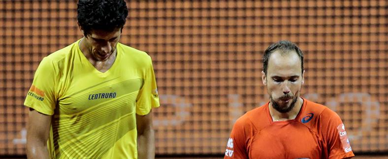 A dupla Bruno Soares e Marcelo Melo foi eliminada na noite dessa sexta-feira do Brasil Open 