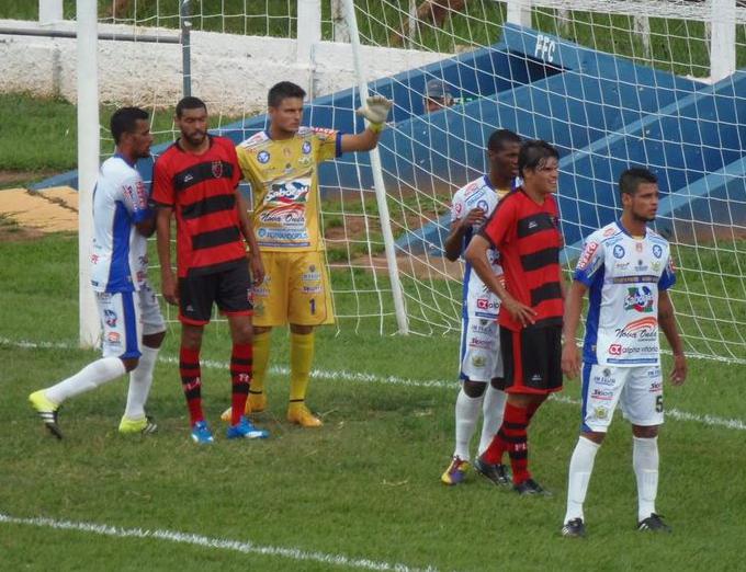 Apesar das muitas chances para os dois lados, o placar não saiu do zero 