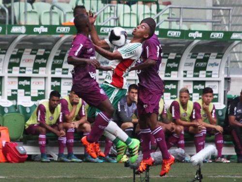 Defesa da Ferroviária faz bonito contra o Palmeiras
