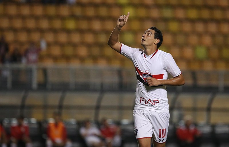 Ganso foi um dos poucos brilhos na vitória do São Paulo