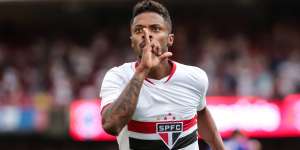 Perseguido pela torcida, Michel Bastos desperta interesse do Santos