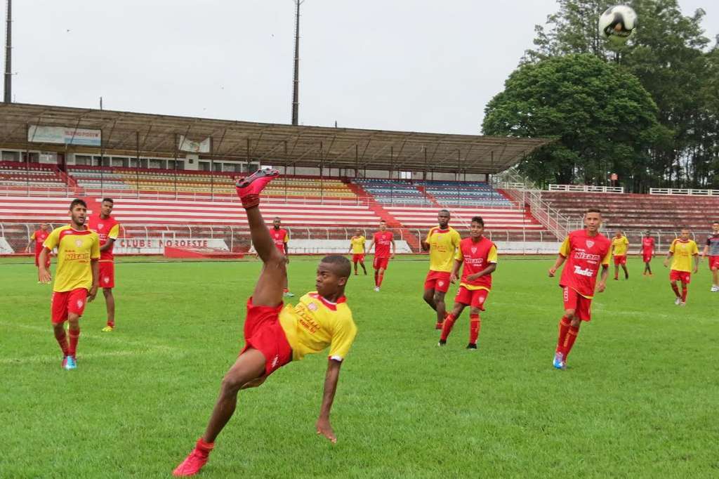 Nesta quarta-feira, Diego Bebê vai fazer sua estreia no time profissional do Noroeste. (Foto: Bruno Freitas / EC Noroeste)