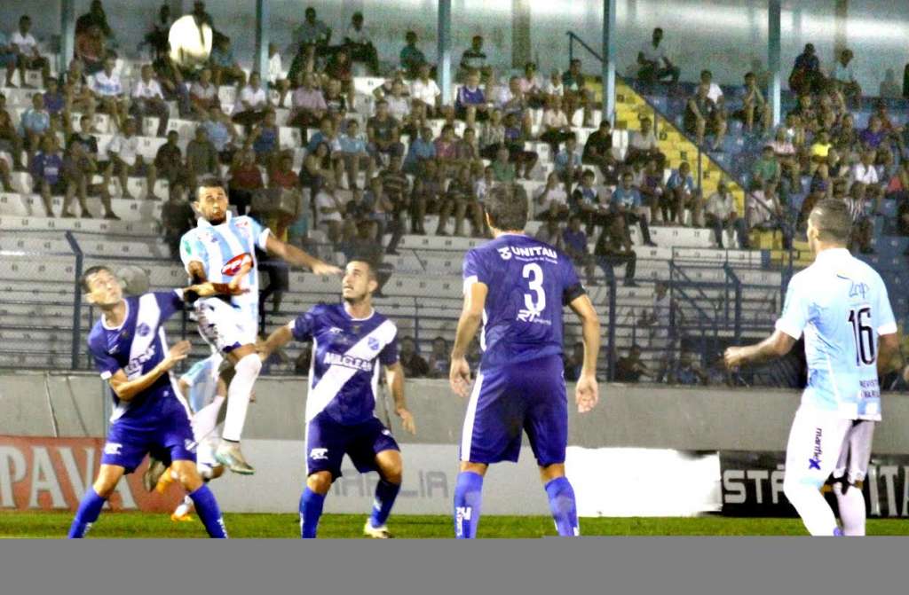 O Marília ficou duas vezes na frente do placar, mas acabou cedendo o empate - Alexandre de Souza/Diário de Marília