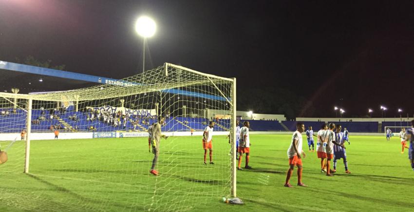 Atibaia vence mais uma e se mantém na briga pela liderança