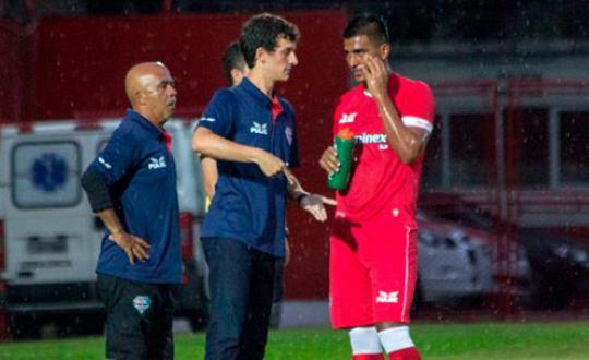 O jovem treinador Lucas Macorin tentou, mas não conseguiu fazer o time do GEO vencer o Comercial fora de casa 