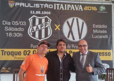 Ferraz, à direita, coordenada o projeto de sucesso da Federação Paulista (FPF) 