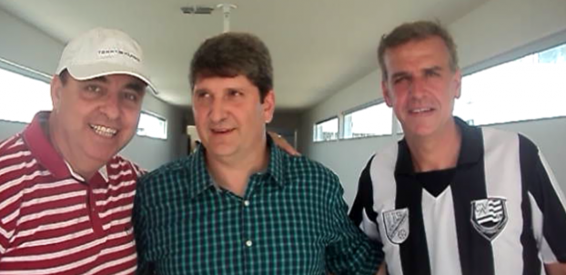 Edivaldo Ferraz, às esquerda, o prefeito Marão Junior (ao centro) e Marcelo Stringari, à direita.