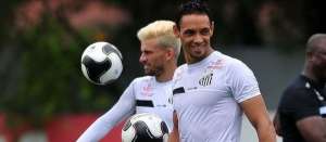 Paulistão: Mesmo ainda com dores, Ricardo Oliveira é relacionado pelo Santos para clássico