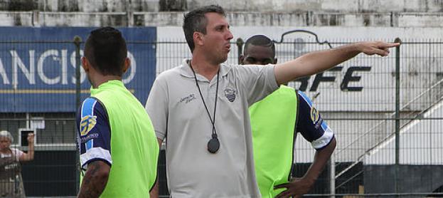 O técnico Leonardo Capetelli comandou o último treino do Bafo nesse sábado