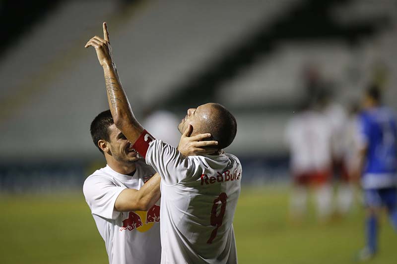 O atacante Roger marcou seu sexto gol na competição. Foto: Red Bull Brasil Oficial