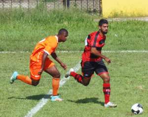 Paulista A3: Após empate, lateral do Atibaia critica gramado do Gigante da Vila