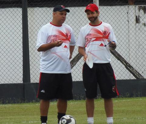 Depois da saída de Edson Vieira, o ex-atacante Rogério Delgado assume interinamente o comando no Flamengo