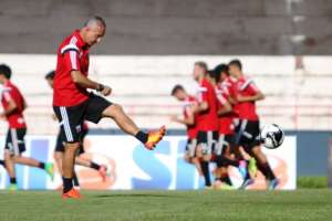 Paulistão: Técnico testa variações de jogadas em treino no Botafogo