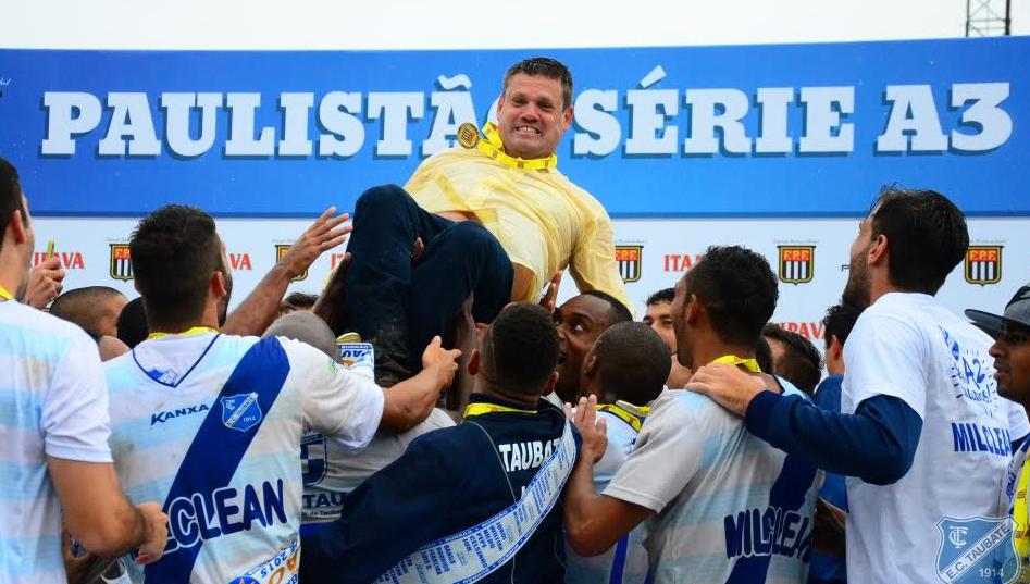 O treinador levou o clube ao título da Série A3 do Campeonato Paulista no ano passado