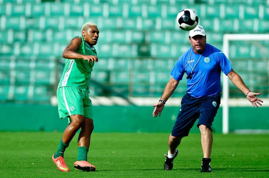 O atacante Flávio Caça-Rato ainda não sabe se tem condições de estar em campo