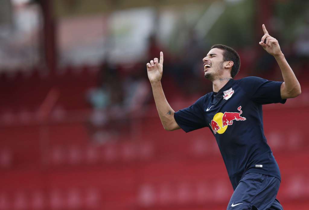 Thiago Galhardo volta ao passado com o horário do jogo do Red Bull