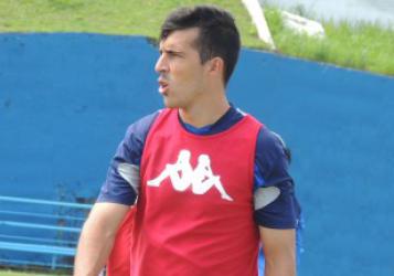 Samuel comemora o primeiro gol feito com a camisa do Santo André