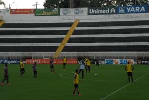 Paulistão: Narciso quer vitória do XV contra Santos para elevar moral do elenco