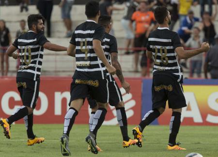 Felipe marcou o primeiro gol e abriu caminho para vitória do Timão