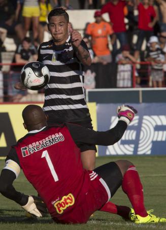 Neneca falhou no terceiro gol, mas Botafogo não foi páreo ao Corinthians