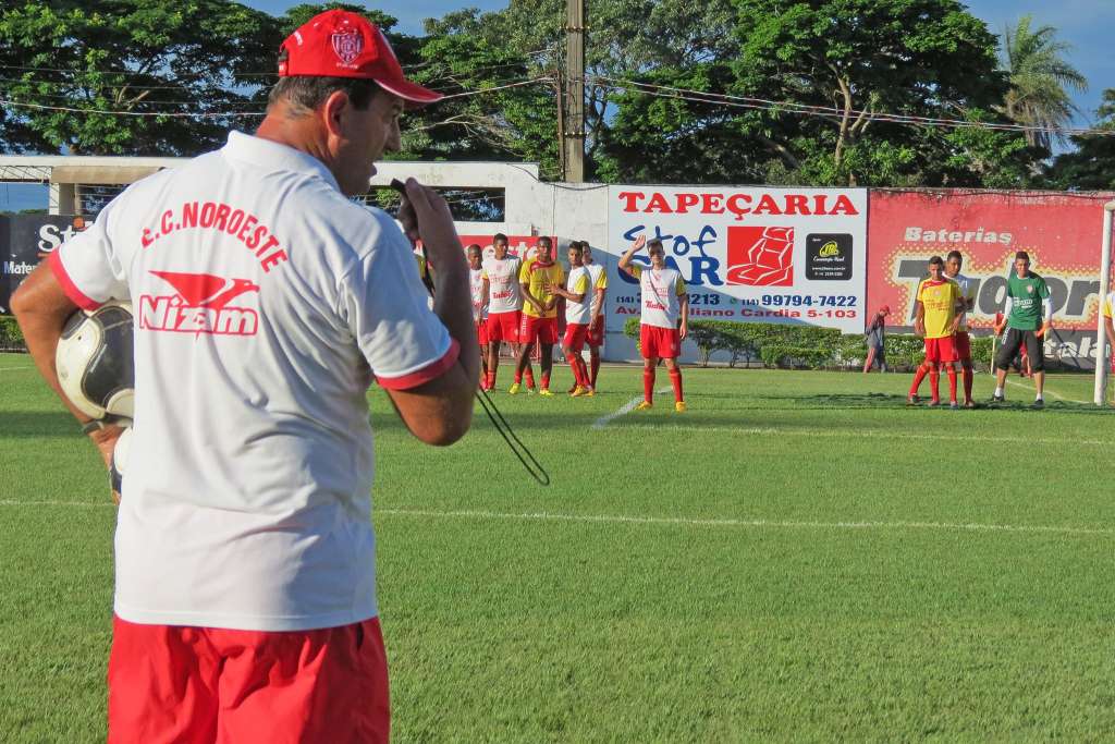 Victor Hugo conseguiu sua primeira vitória no comando do Noroeste. (Foto: Bruno Freitas / EC Noroeste) Victor Hugo conseguiu sua primeira vitória no comando do Noroeste. (Foto: Bruno Freitas / EC Noroeste)