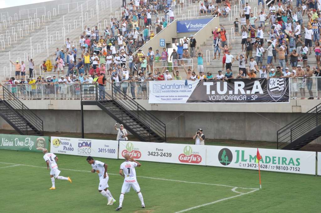 O Votuporanguense goleou o Penapolense na Arena Plínio Marin - Jornal A Cidade