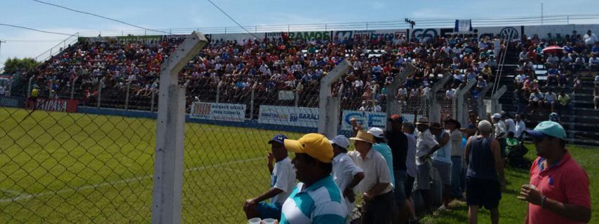 Torcida empurrou o Monte Azul para vitória que livra o time da zona de rebaixamento