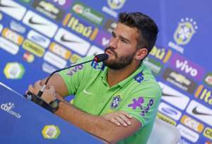 Eliminatórias: Alisson vê encontro com Suárez como um de seus maiores desafios