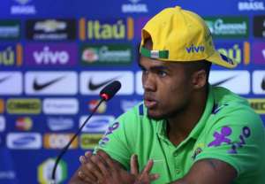 Eliminatórias: Douglas Costa diz que Guardiola é responsável por sua evolução