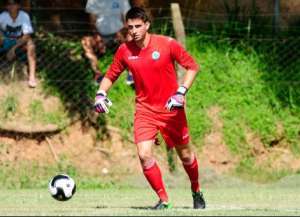 De saída? Guarani pode perder goleiro Pegorari para o Santos