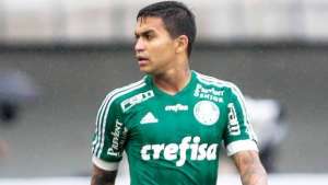 Que fase! Dudu coloca mão na coxa e é substituído sem estar machucado