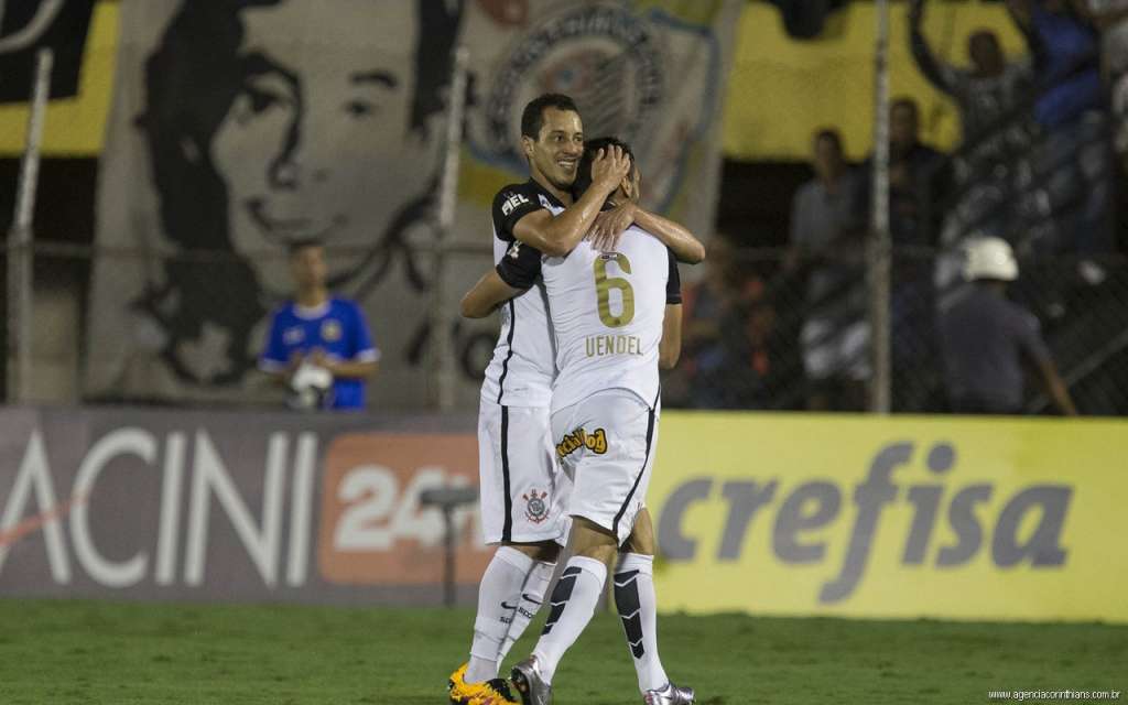 Rodriguinho vem comendo a bola no Corinthians