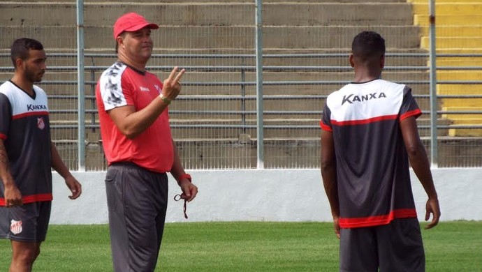 Roberto Fernandes vem arrumando a casa no Capivariano