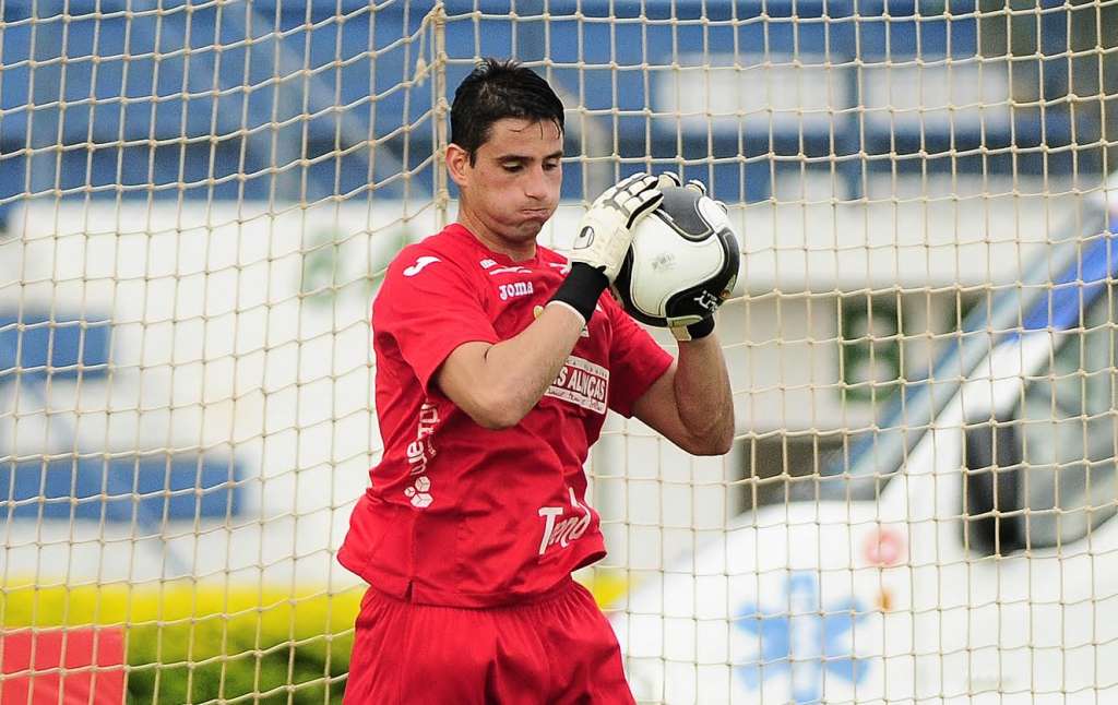 O goleiro Pegorari não confirmou e nem desmentiu sobre o interesse do Santos