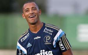 Paulistão: Palmeirense Vitor Hugo recebe alta após noite no hospital por choque de cabeça