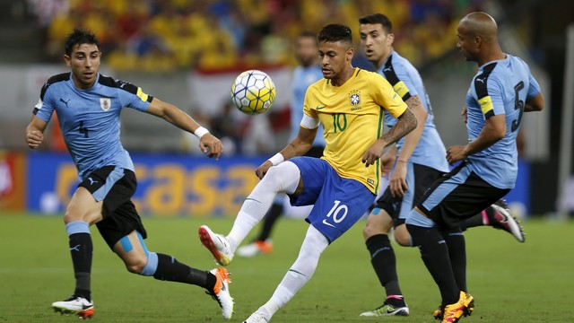 Eliminatórias: Jogadores brasileiros culpam desatenção por empate com o Uruguai