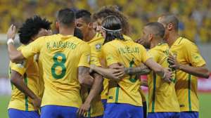 Eliminatórias: Miranda faz autocrítica e vê defesa da Seleção em noite infeliz