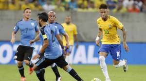 Daniel Alves: 'Não esperem o Neymar do Barcelona na Seleção'