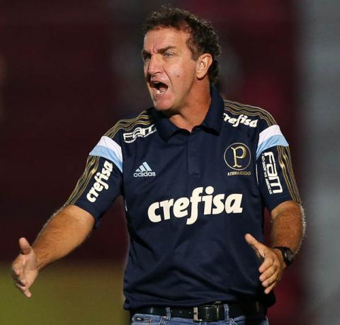 Cuca com duro desafio. Palmeiras contratou demais e errado. O clima ficou feio internamente.