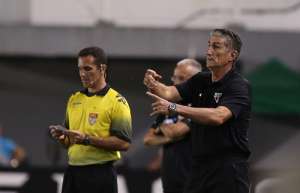 Paulistão: Técnico do São Paulo destaca luta do time e defende Centurión de críticas