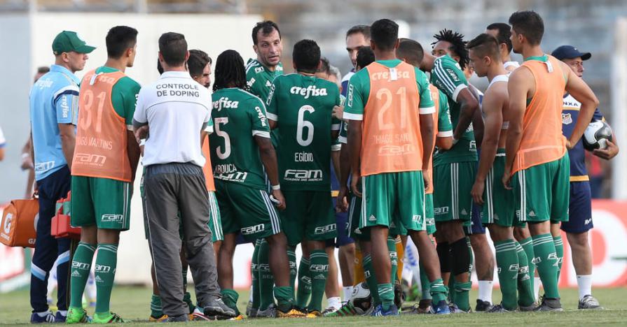 Os próprios jogadores se reuniram para tentar achar uma forma de sair da má fase, talvez por problemas internos Os próprios jogadores se reuniram para tentar achar uma forma de sair da má fase, talvez por problemas internos
