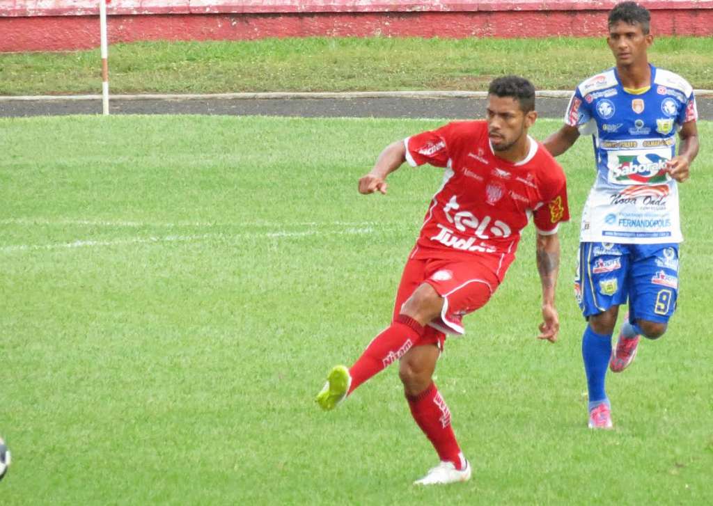 Maicon Douglas estará à disposição para as duas rodadas finais. (Foto: Bruno Freitas / EC Noroeste)