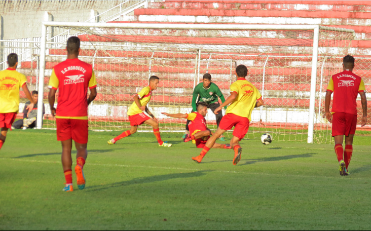 A equipe treinou forte visando o confronto (Foto: Bruno Freitas/Noroeste)