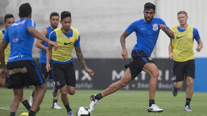 Corinthians treina para enfrentar a Ponte Preta