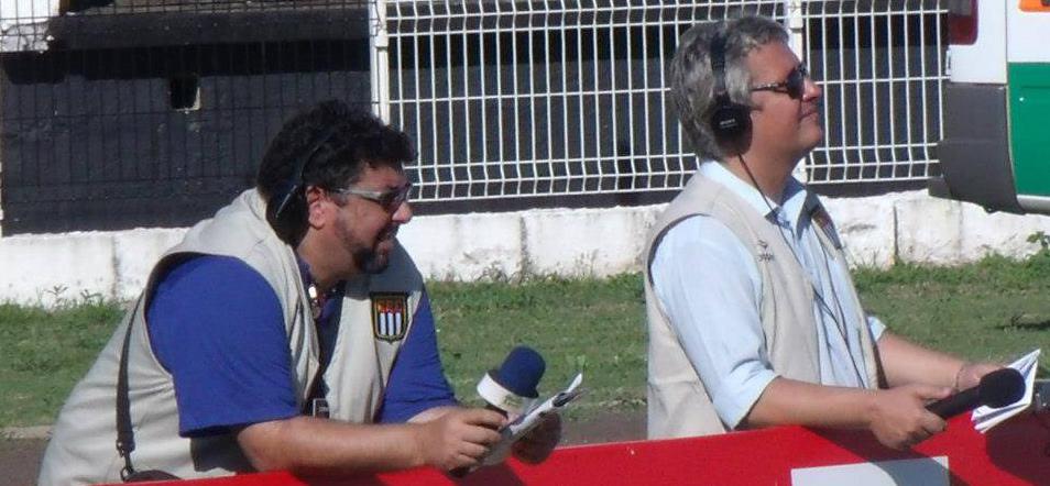 Repórter Nando Lopes (à esquerda) da Rádio Jovem Pan News