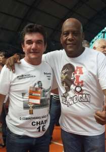 Presidente do Corinthians descarta punir vice, alvo da Lava Jato