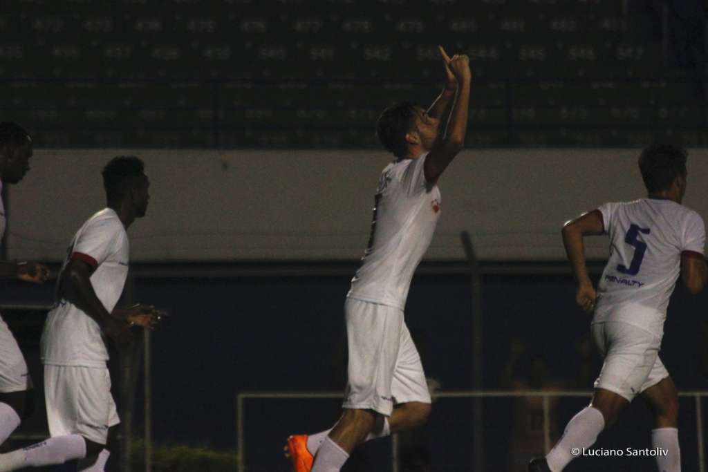 Gut fez o primeiro gol do Nacional no empate com o São Carlos. (Foto: Luciano Santoliv / ANAC)